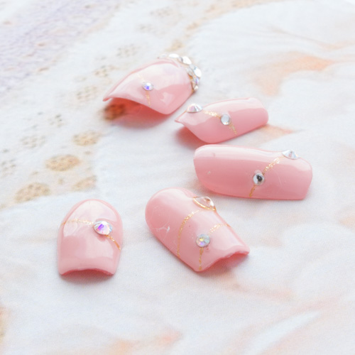 ガーリーなピンクネイル