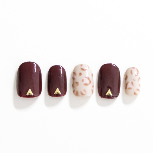 上品ブラウンのレオパードネイル