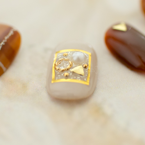 キャメルのチェックネイル